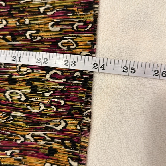 EUC multi color accordion Effeci top size large - Picture 6 of 6